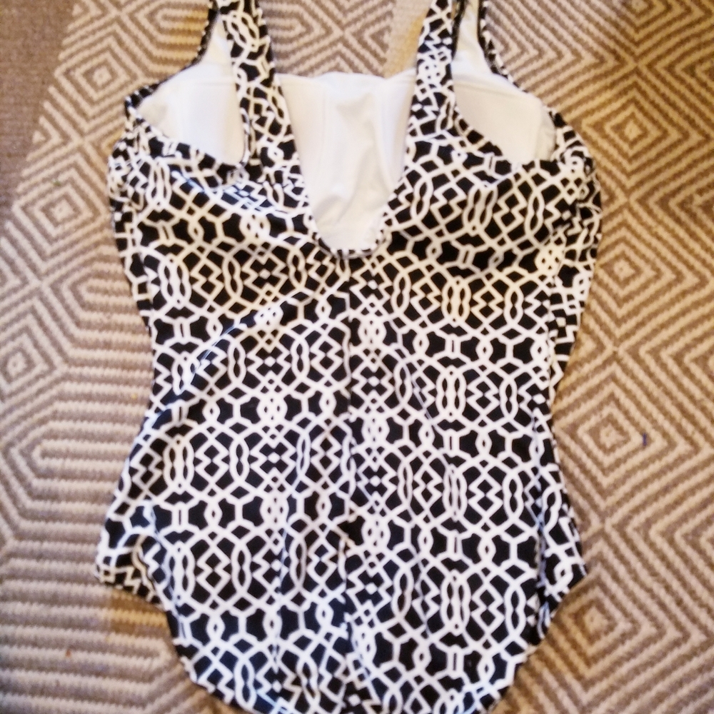 NWOT Lands End one-piece swimsuit black/white - Picture 2 of 5
